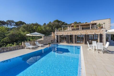 Pool and Exterior (1