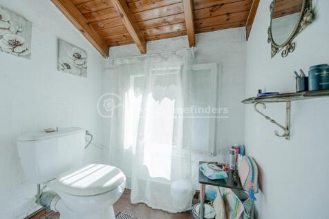 WC to master bedroom