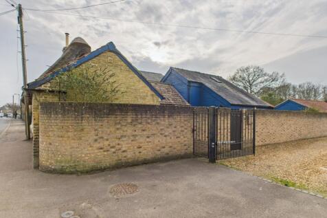 CAM02519G0-PR0233-STILL027