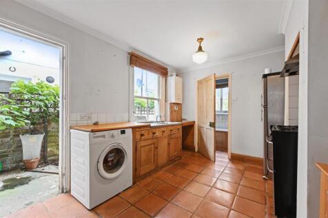 AR - Brouncker Road8.JPG