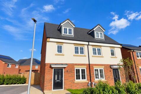 3-bed semi-detached on Trones Wood Lane, Widnes, WA8 5EL, £1,570/mo