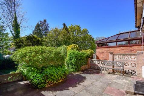 156 Westacre Crescent-12.jpg