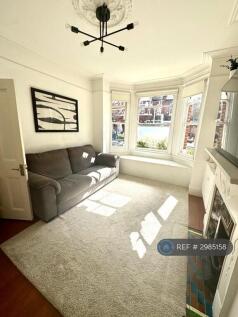 Living Room 2/2
