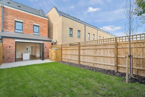 Rose Square, Twickenham TW2 photo 4