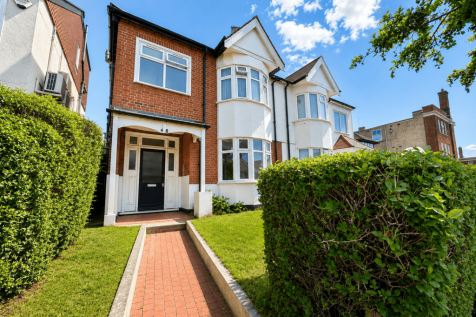 Spacious Double with Kitchen