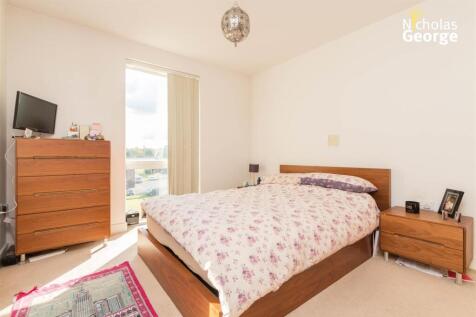 Hemisphere 337 bed.jpg