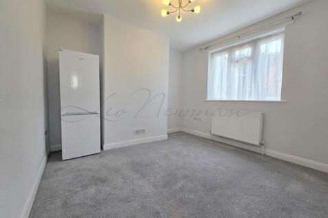 Anthony Way, Slough, SL1 photo 5