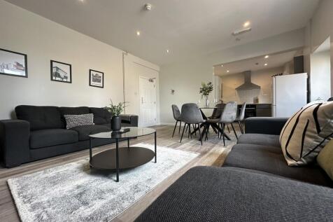 6-bed flat on 18a Newbould Lane, Broomhill, S10, £2,912/mo