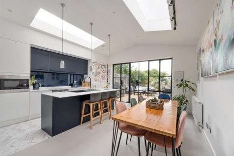 London, E10 - property photo