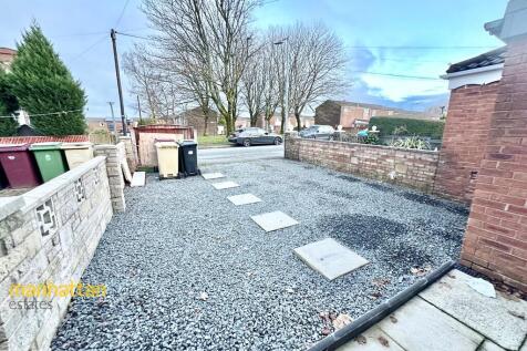 Centre Gardens, Halliwell, Bolton photo 4