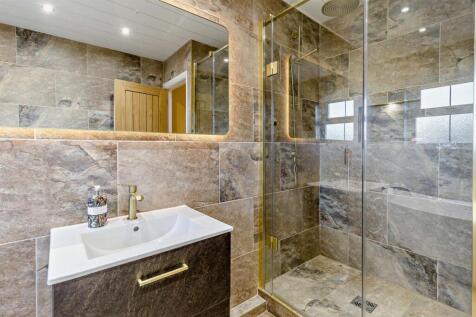 En Suite Shower Room