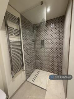 Separate Wet Room/ Bathroom 3