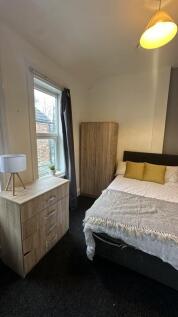 A cozy double bedroom featuring a comfortable b...
