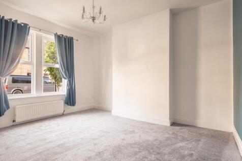 2-bed flat on Nicholson Terrace, Newcastle Upon Tyne, Tyne and Wear, NE12 9DP, £850/mo