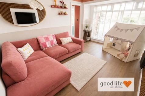 20260825_210747885_iOS10 Meltham Drive.jpg