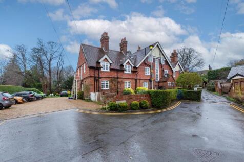 Chiltern Manor Flats, Backsideans, Wargrave, Berkshire RG10 8JR