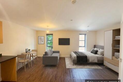 Studio to rent (unfurnished)
