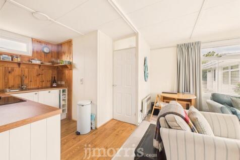 Lounge Area (Open Plan)