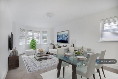 Living Area (Virtually Staged)