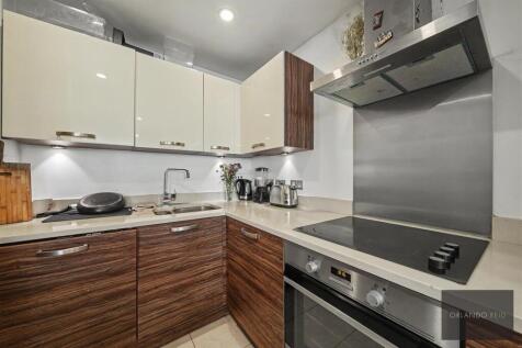 Flat 97, Roffo Court SE17 2FP-5.jpg