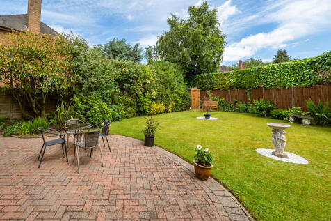 MAIN SIDE GARDEN