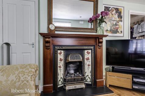 7 Fireplace.jpg