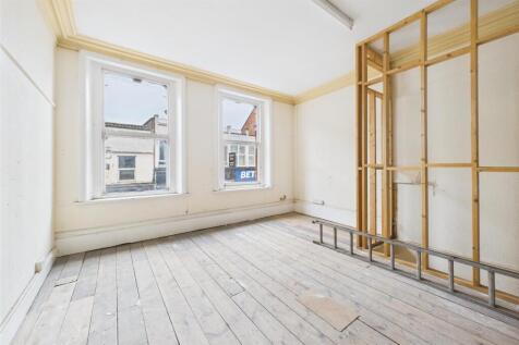 15 Eastover, Bridgwater, Somerset TA6 5AG | Freeho