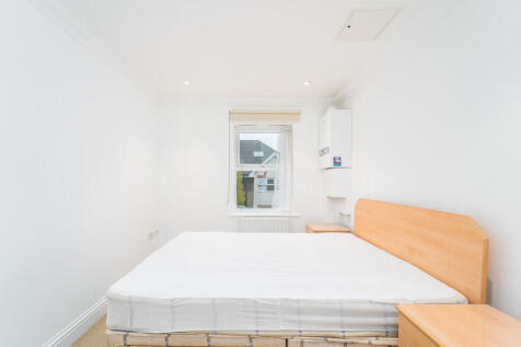 Moon Lane, Barnet, London photo 4