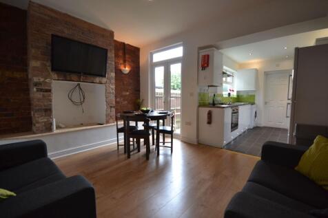 4-bed terraced on Wilford Crescent East, The Meadows NG2, £2,080/mo