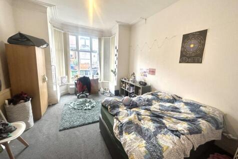 Brudenell Mount, Hyde Park, Leeds photo 4