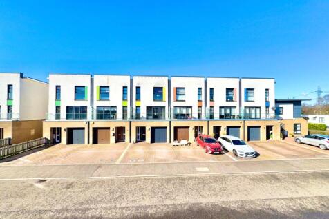 James McKechnie Avenue, Four Bedroom Townhouse
