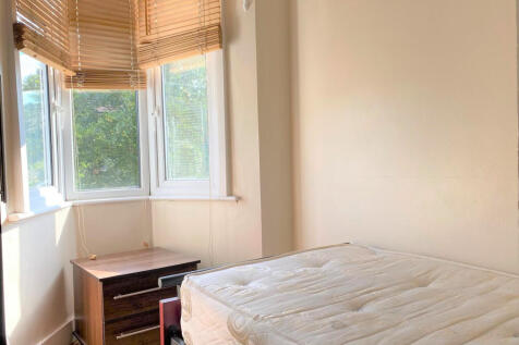 Pymmes Green Road, London, N11 photo 4