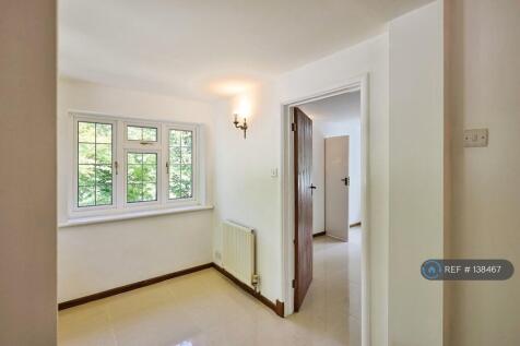 The Ridges, Wokingham, RG40 photo 4