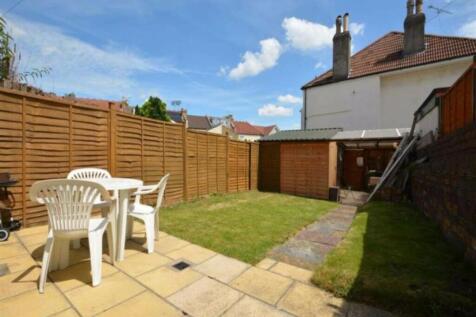 A spacious and well-maintained garden perfect f...