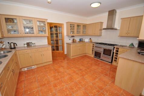 Kitchen / Dining Family room