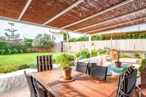Beautiful country house in Llucmaçanes