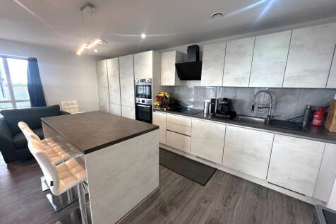 54 The Avenue, Corby, NN17 5gr photo 3
