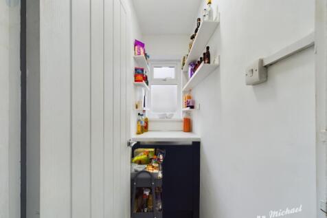 CAM03218G0-PR0535-STILL007