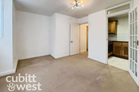 AVAILABLE WITH NO DEPOSIT Elphinstone Road Southsea PO5 photo 4