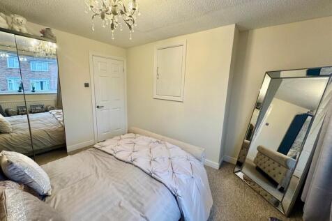 Bedroom 2b.jpg