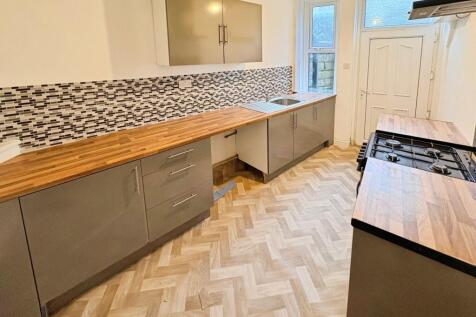 Cross Cottages, Marsh, Huddersfield, West Yorkshire, HD1 photo 4