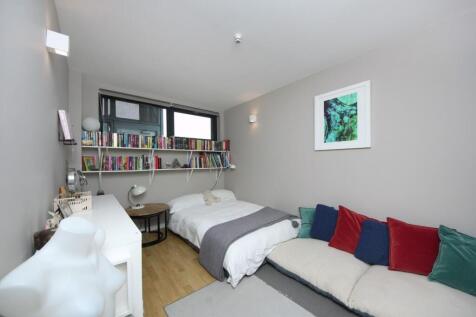 Gv-105 Issigonis House (21).jpg