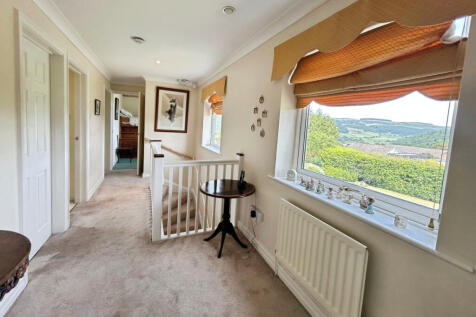 Modern Detached 4 Bedroom Property