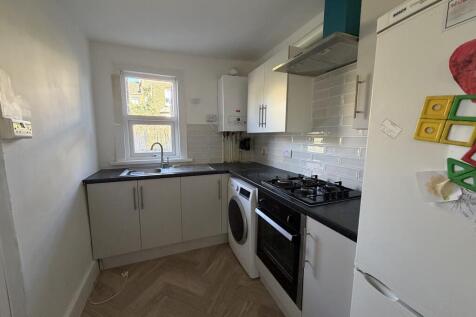 Salisbury Road, Leyton, London photo 5
