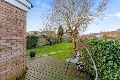33 Amanda Road garden.jpg