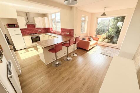 OPEN PLAN L-SHAPED DINING KITCHEN