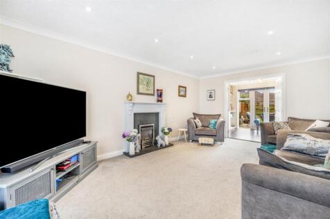 28 Ashton Hall Drive (Wyberton)-14.jpg