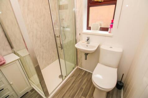 SHOWER ROOM/W.C.