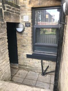 Premium Studio Apartment Living in the Heart of U