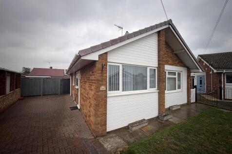 2-bed detached on Seafield Road South, Caister, £1,000/mo